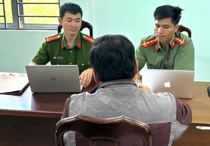 Bị phạt 7,5 triệu đồng vì chia sẻ thông tin sai sự thật, bôi nhọ uy tín lãnh đạo- Ảnh 1.