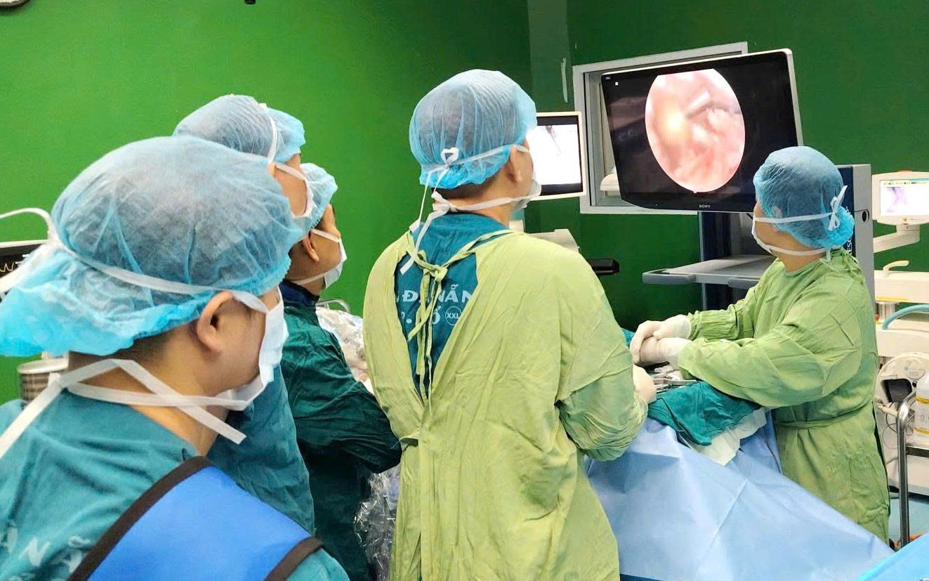 Đau cột sống kéo dài ở người cao tuổi, nhiều trường hợp phải phẫu thuật