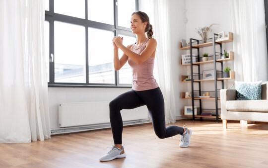 Cách leo cầu thang bộ giúp giảm mỡ đùi và sở hữu đôi chân thon gọn- Ảnh 2.