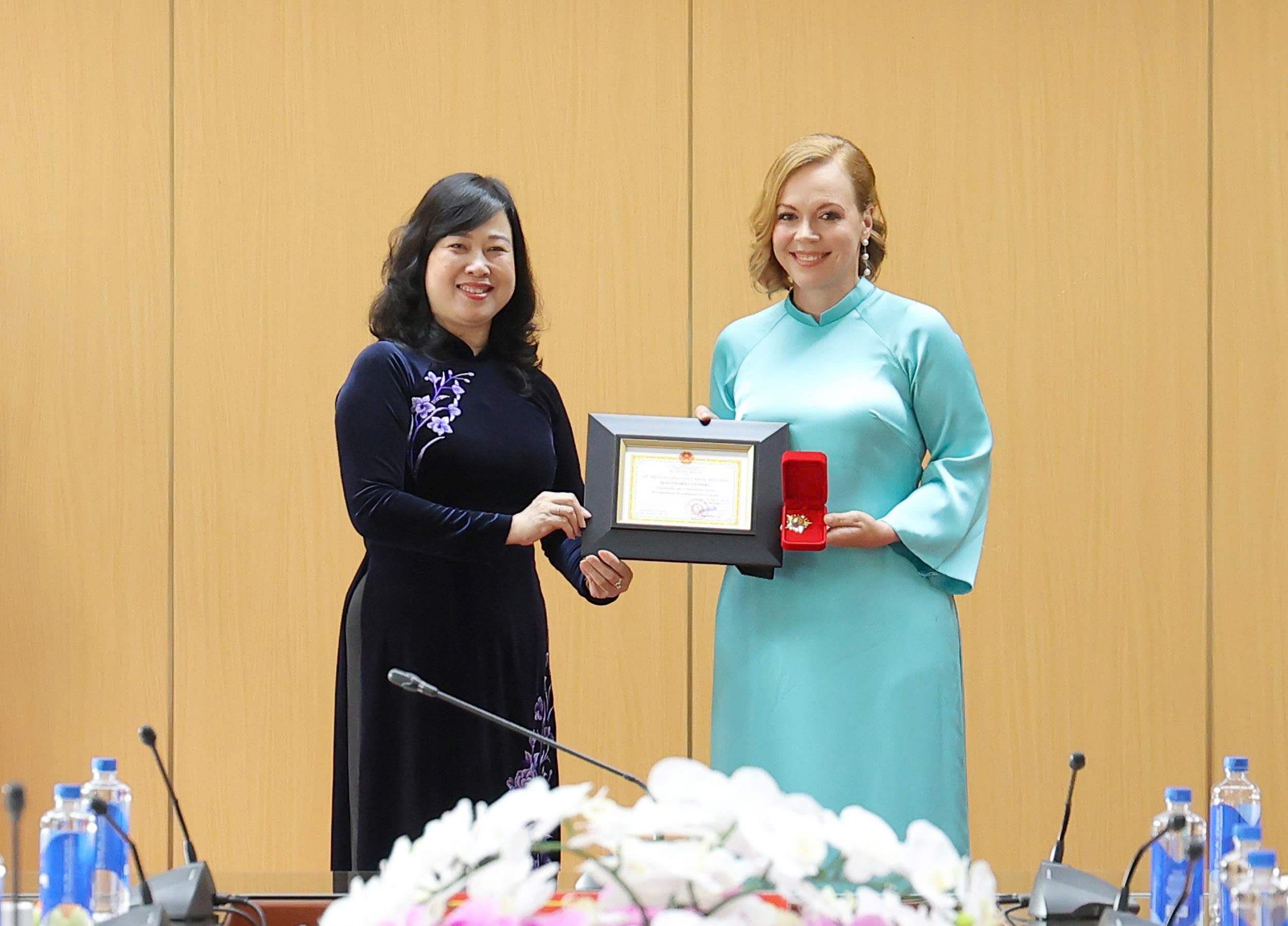 Bộ trưởng Đào Hồng Lan tiếp và làm việc với Chủ tịch khu vực châu Á - Thái Bình Dương của MSD- Ảnh 13.