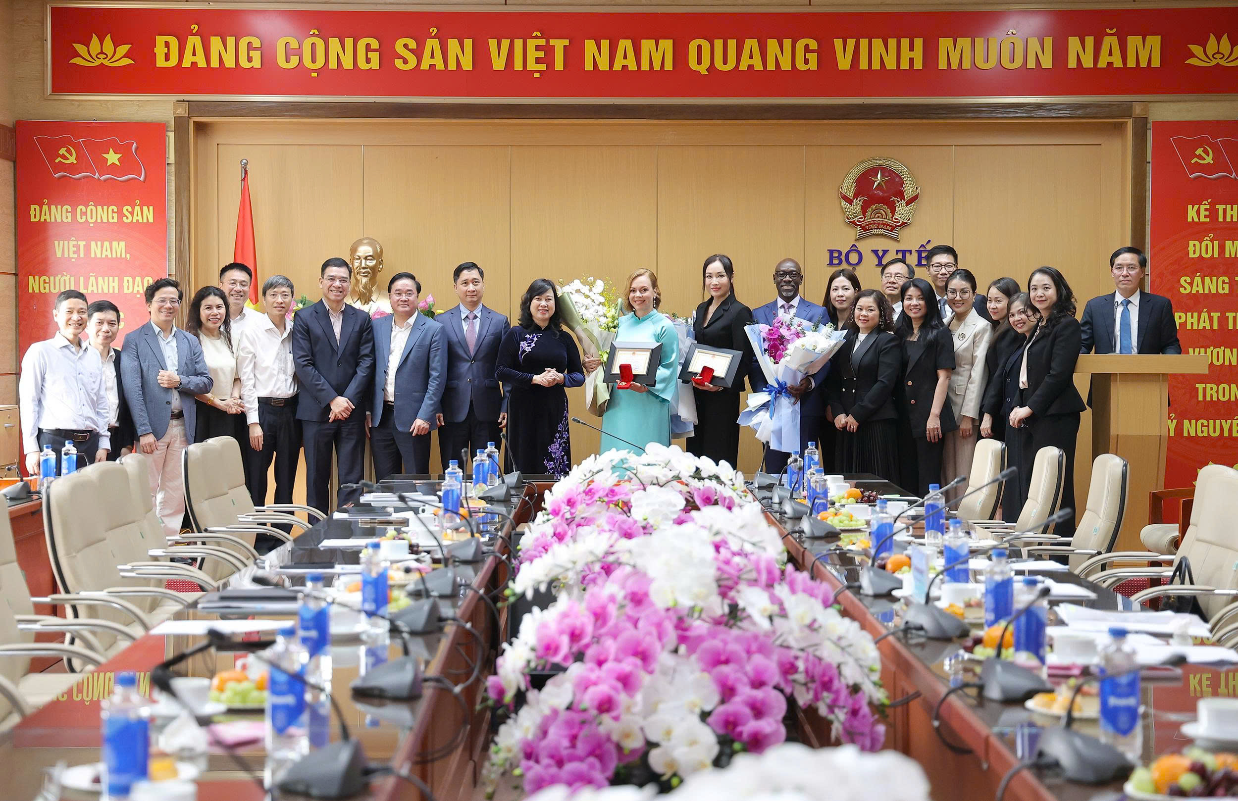 Bộ trưởng Đào Hồng Lan tiếp và làm việc với Chủ tịch khu vực châu Á - Thái Bình Dương của MSD- Ảnh 15.