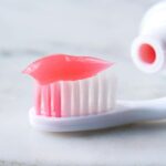 Kem đánh răng mới giúp ngừa viêm nha chu mà không diệt vi khuẩn có lợi