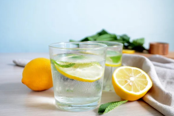 Thời điểm tốt nhất uống nước chanh giúp tiêu hóa và bù nước- Ảnh 1.