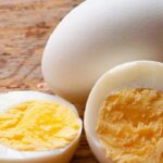 Chuyên gia dinh dưỡng chỉ ra 4 nhóm người cần thận trọng khi ăn trứng