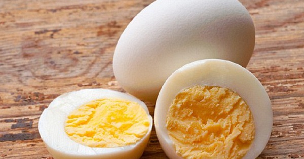 Chuyên gia dinh dưỡng chỉ ra 4 nhóm người cần thận trọng khi ăn trứng