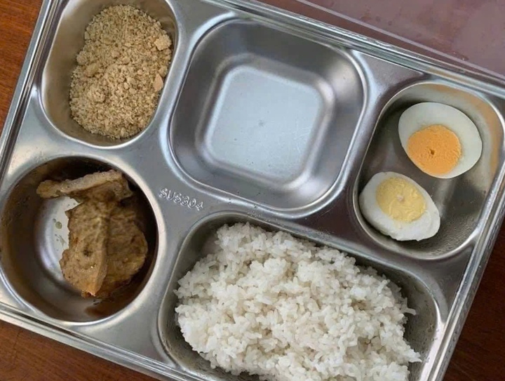 Xây dựng cơ chế giám sát để bữa ăn học đường không bị cắt xén- Ảnh 1.