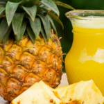 4 nhóm người nên tránh uống nước ép dứa để bảo vệ sức khỏe