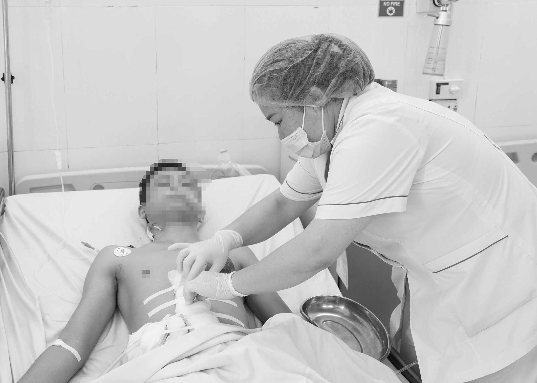 Bác sĩ hiến máu, trực tiếp thực hiện ca mổ cứu sống nam thanh niên bị vỡ thận- Ảnh 4. Bác sĩ hiến máu, trực tiếp thực hiện ca mổ cứu sống nam thanh niên bị vỡ thận- Ảnh 4.