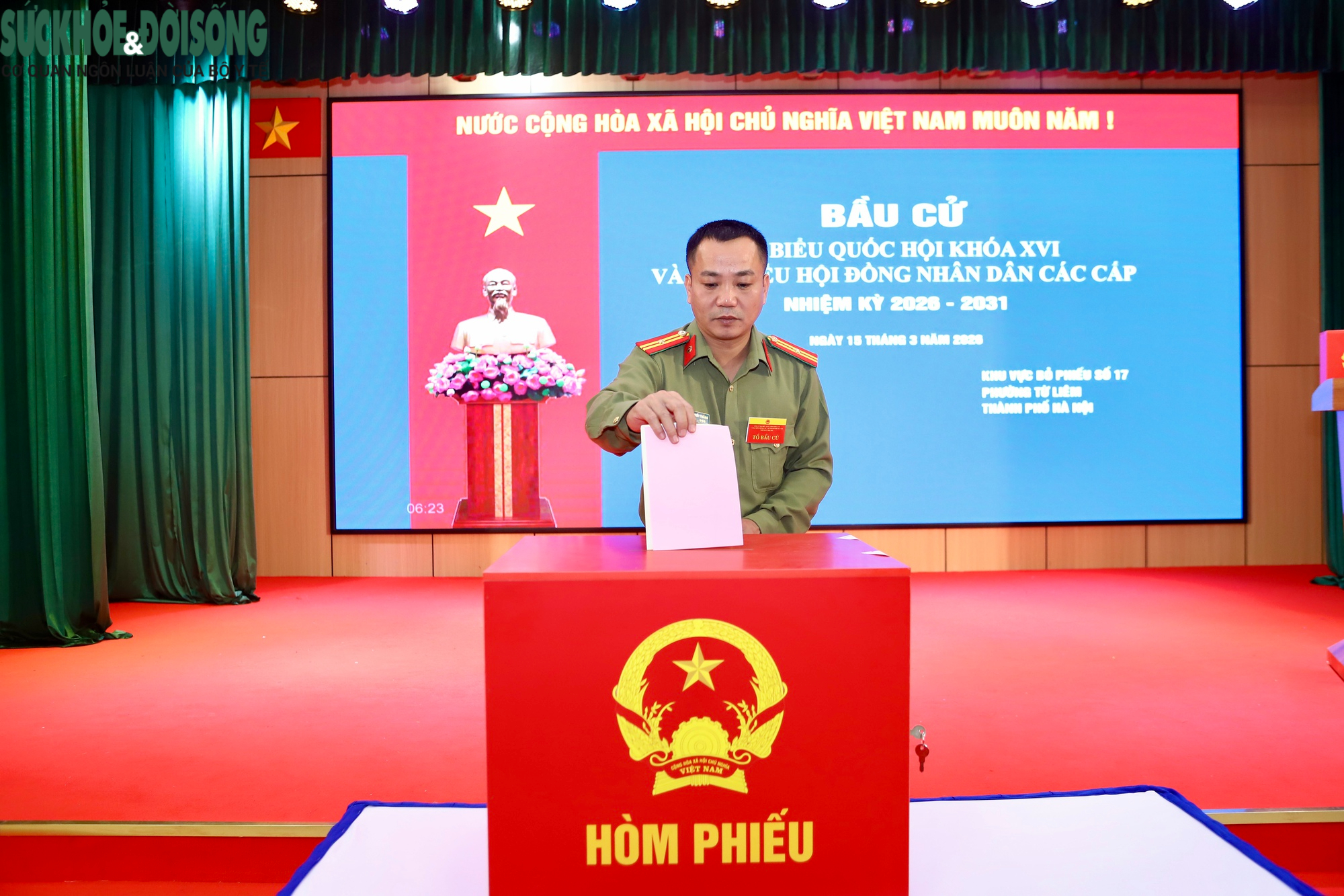 Đưa hòm phiếu tới bệnh viện: Những lá phiếu tín nhiệm từ giường bệnh- Ảnh 6. Đưa hòm phiếu tới bệnh viện: Những lá phiếu tín nhiệm từ giường bệnh- Ảnh 6.