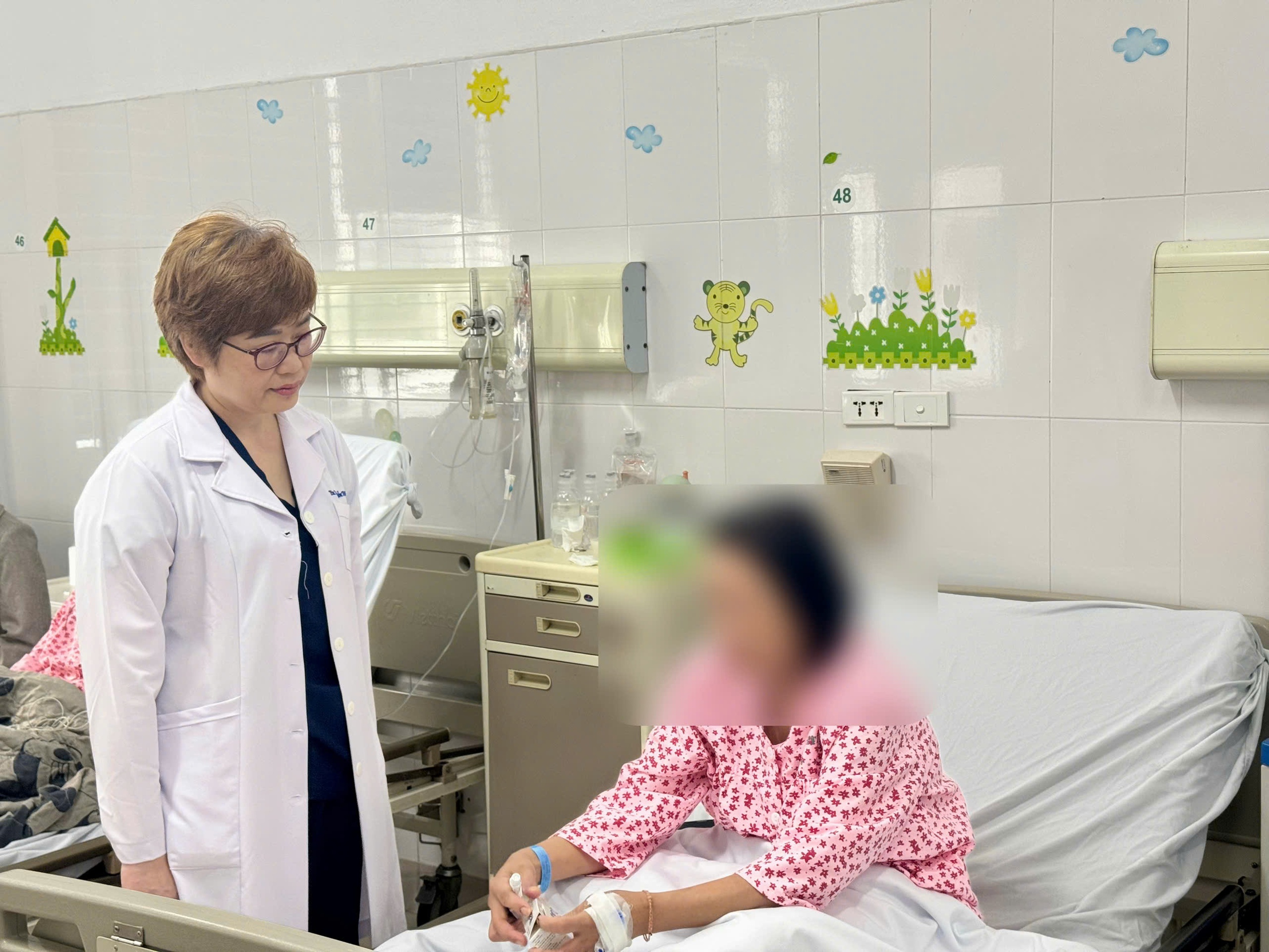 Vùng kín lở loét vì đắp thuốc lá dân gian chữa ngứa- Ảnh 2. Vùng kín lở loét vì đắp thuốc lá dân gian chữa ngứa- Ảnh 2.