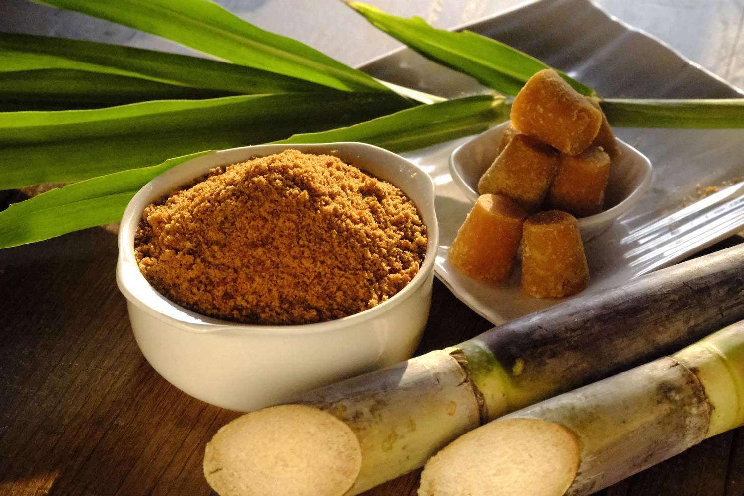 3 công dụng làm đẹp bất ngờ của đường mía thô- Ảnh 1.