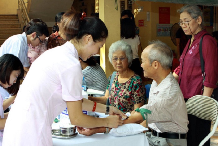 Bộ Y tế đề xuất mở điểm chăm sóc người cao tuổi ban ngày tại cộng đồng đặt ở nhà văn hóa, tổ dân phố- Ảnh 1. Bộ Y tế đề xuất mở điểm chăm sóc người cao tuổi ban ngày tại cộng đồng đặt ở nhà văn hóa, tổ dân phố- Ảnh 1.