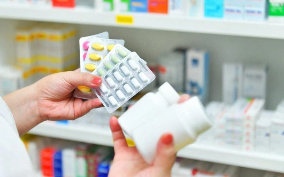 Theo dõi sát giá thuốc, bảo đảm cung ứng đủ cho khám, chữa bệnh