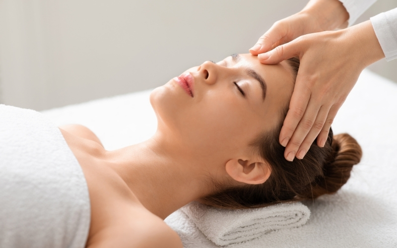 Các bước massage giúp khuôn mặt thon gọn- Ảnh 1. Các bước massage giúp khuôn mặt thon gọn- Ảnh 1.