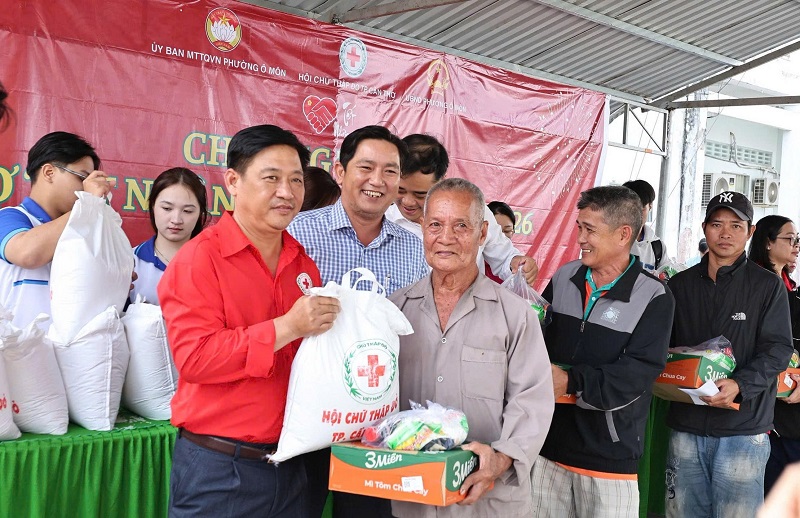 Hỗ trợ gần 897 tỷ đồng cho người nghèo từ phong trào “Tết Nhân ái” 2026- Ảnh 1. Hỗ trợ gần 897 tỷ đồng cho người nghèo từ phong trào “Tết Nhân ái” 2026- Ảnh 1.