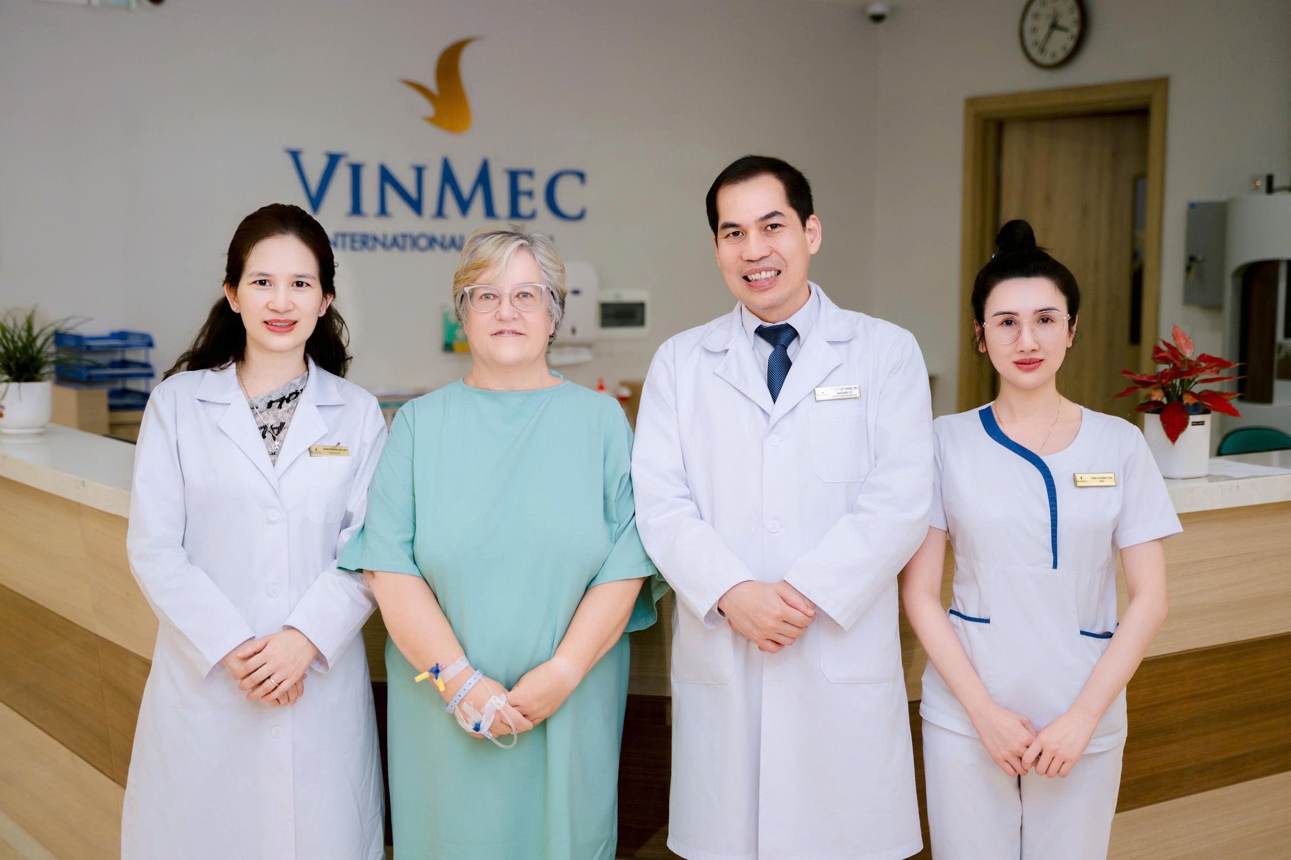 Cứu sống bệnh nhân người Anh có dạ dày 'lạc chỗ' lên lồng ngực- Ảnh 2. Cứu sống bệnh nhân người Anh có dạ dày 'lạc chỗ' lên lồng ngực- Ảnh 2.