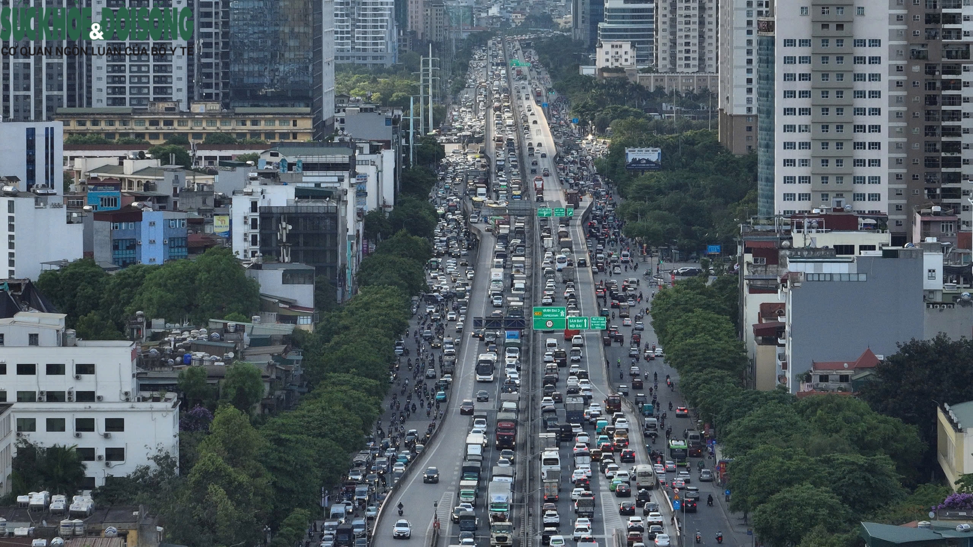 Dòng người ùn ùn rời Thủ đô nghỉ lễ 30/4, cửa ngõ và vành đai ken đặc phương tiện- Ảnh 2. Dòng người ùn ùn rời Thủ đô nghỉ lễ 30/4, cửa ngõ và vành đai ken đặc phương tiện- Ảnh 2.