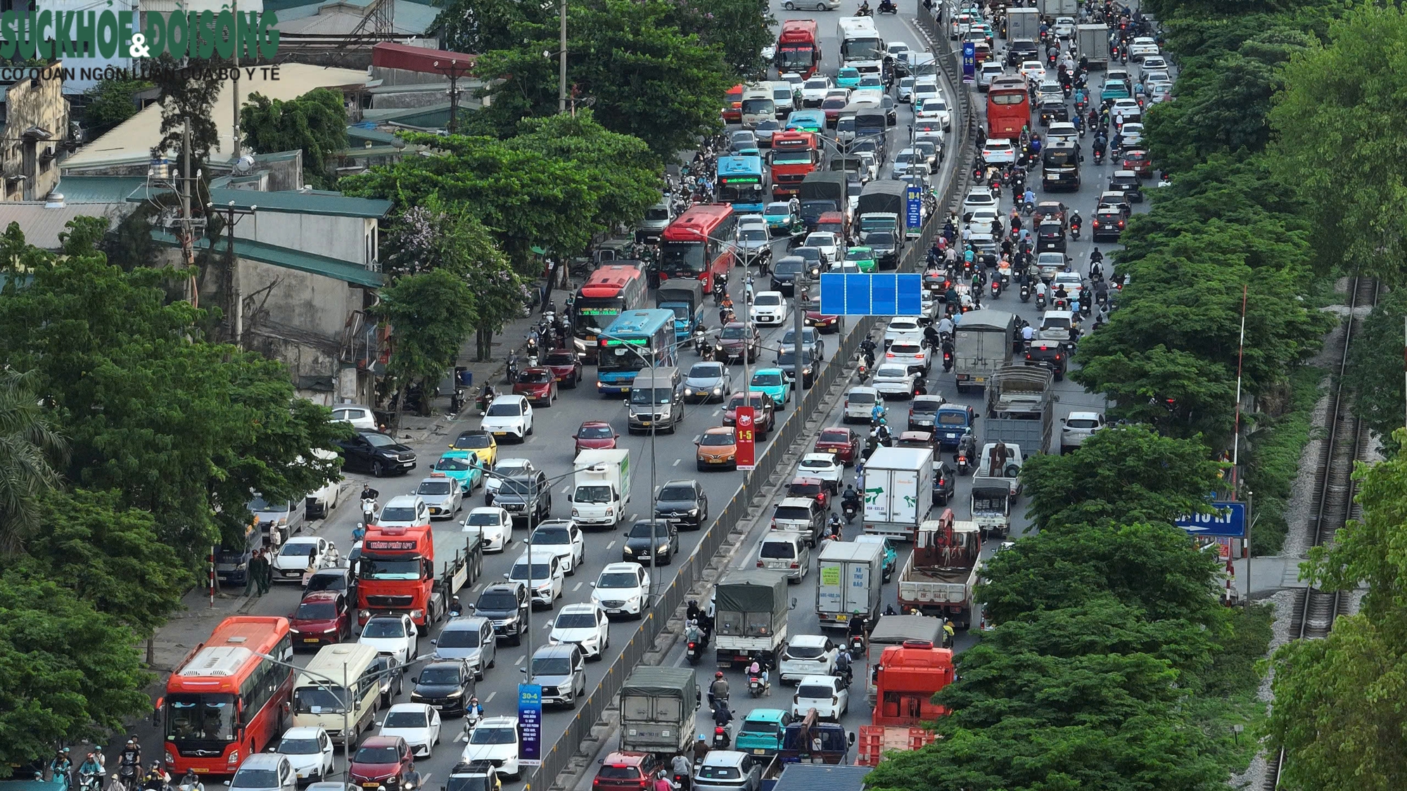 Dòng người ùn ùn rời Thủ đô nghỉ lễ 30/4, cửa ngõ và vành đai ken đặc phương tiện- Ảnh 3. Dòng người ùn ùn rời Thủ đô nghỉ lễ 30/4, cửa ngõ và vành đai ken đặc phương tiện- Ảnh 3.