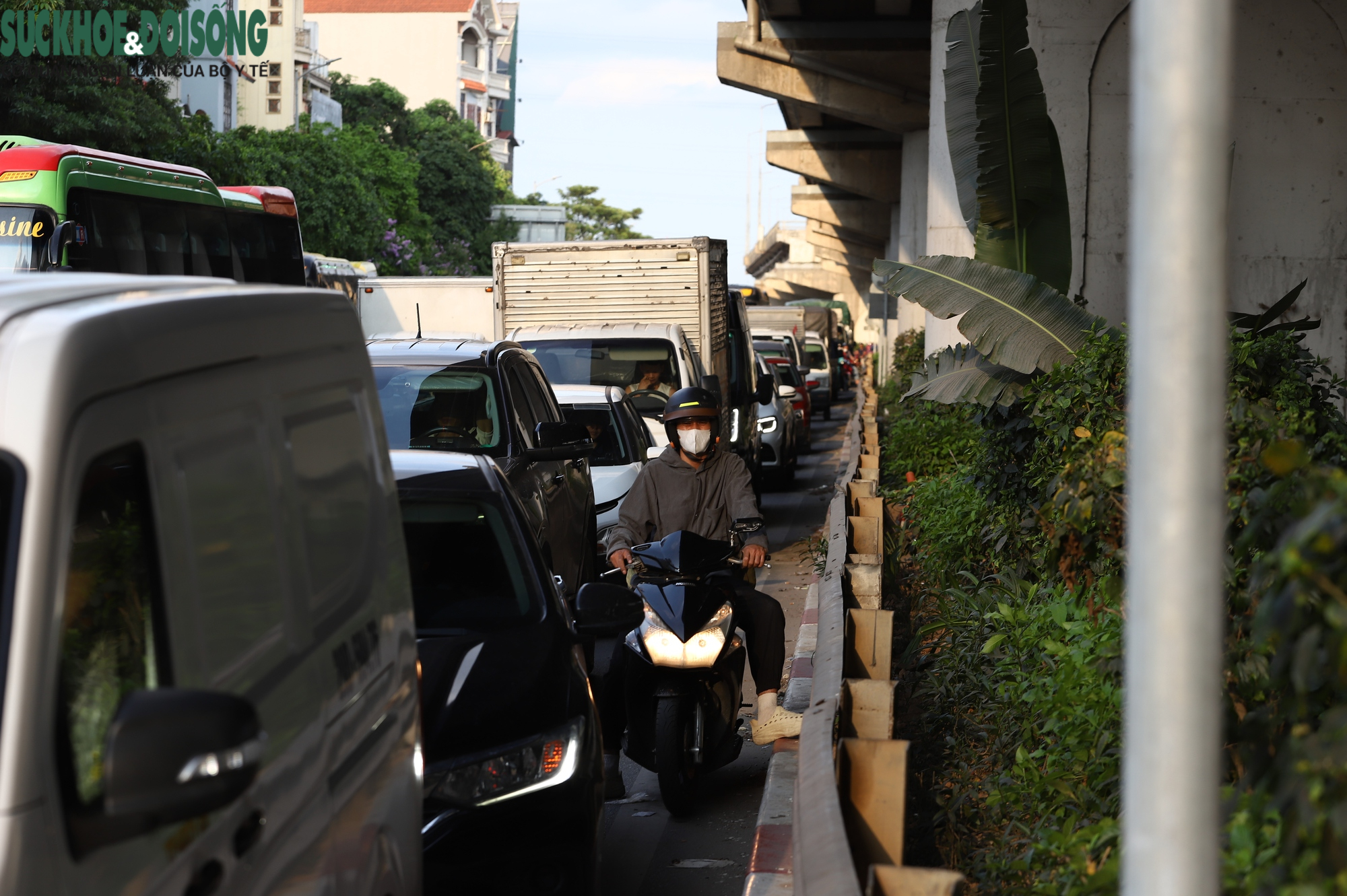 Dòng người ùn ùn rời Thủ đô nghỉ lễ 30/4, cửa ngõ và vành đai ken đặc phương tiện- Ảnh 6. Dòng người ùn ùn rời Thủ đô nghỉ lễ 30/4, cửa ngõ và vành đai ken đặc phương tiện- Ảnh 6.