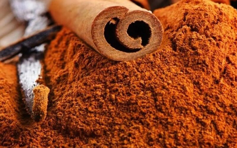 Điều gì xảy ra với đường huyết khi thêm quế vào chế độ ăn uống?