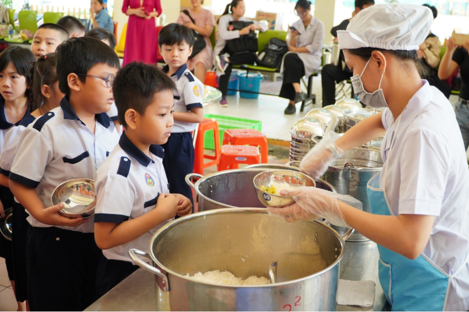 Tiêu chuẩn của WHO giúp giải bài toán dinh dưỡng học đường- Ảnh 2. Tiêu chuẩn của WHO giúp giải bài toán dinh dưỡng học đường- Ảnh 2.