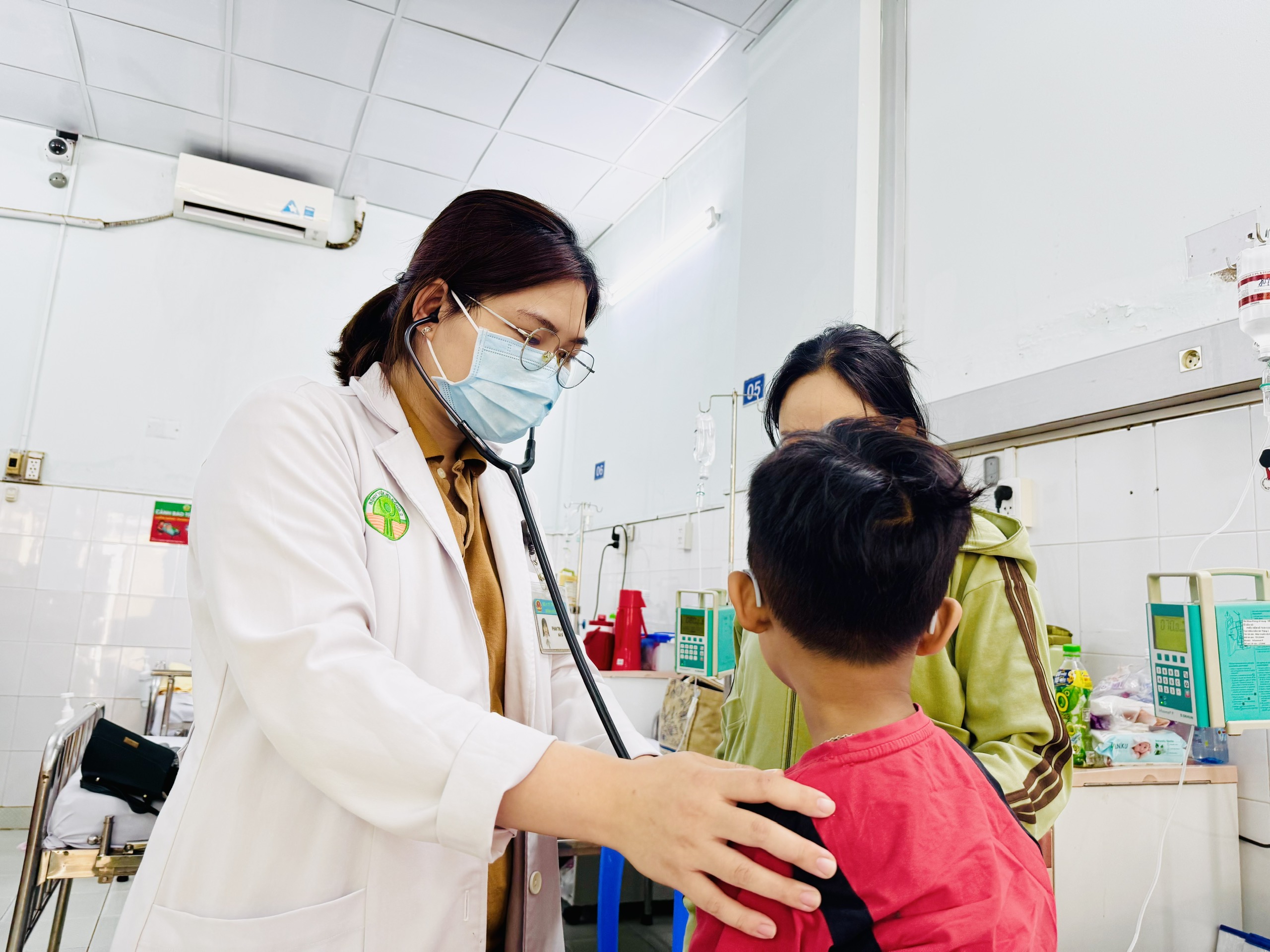 Sở An toàn thực phẩm TPHCM làm việc trực tiếp với đơn vị cung cấp suất ăn cho Trường TH Đặng Thuỳ Trâm - Ảnh 2. Sở An toàn thực phẩm TPHCM làm việc trực tiếp với đơn vị cung cấp suất ăn cho Trường TH Đặng Thuỳ Trâm - Ảnh 2.
