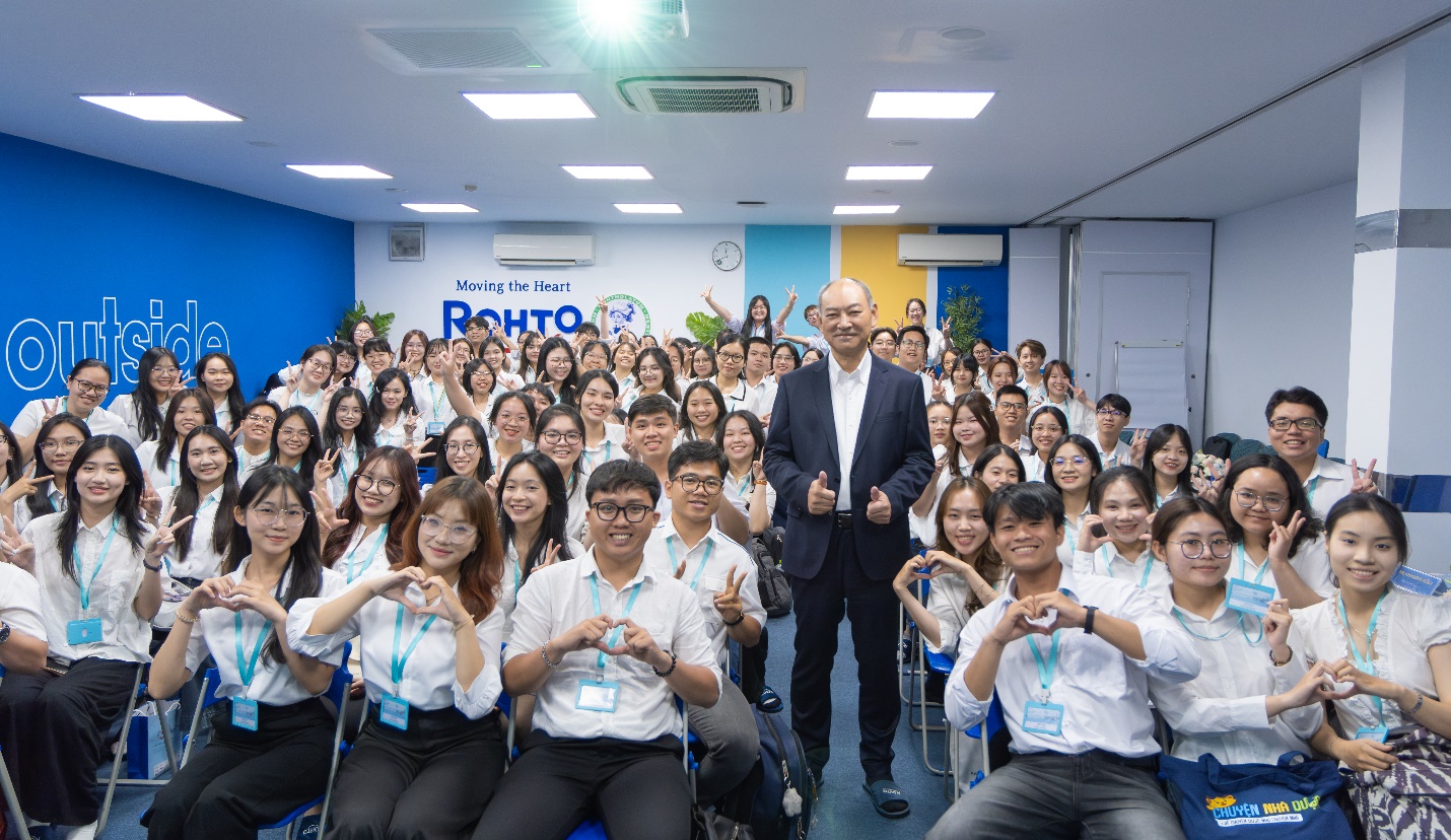 photo-1777455381656-1777455382856599211632-1 Rohto-Mentholatum Việt Nam 2026: Đồng hành, truyền cảm hứng cho các tài năng trẻ trong hành trình 30 năm rực rỡ- Ảnh 1.