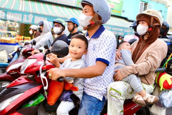 Phà Cát Lái ùn ứ khi người dân quay lại TPHCM sau kỳ nghỉ lễ 30/4 – 1/5
