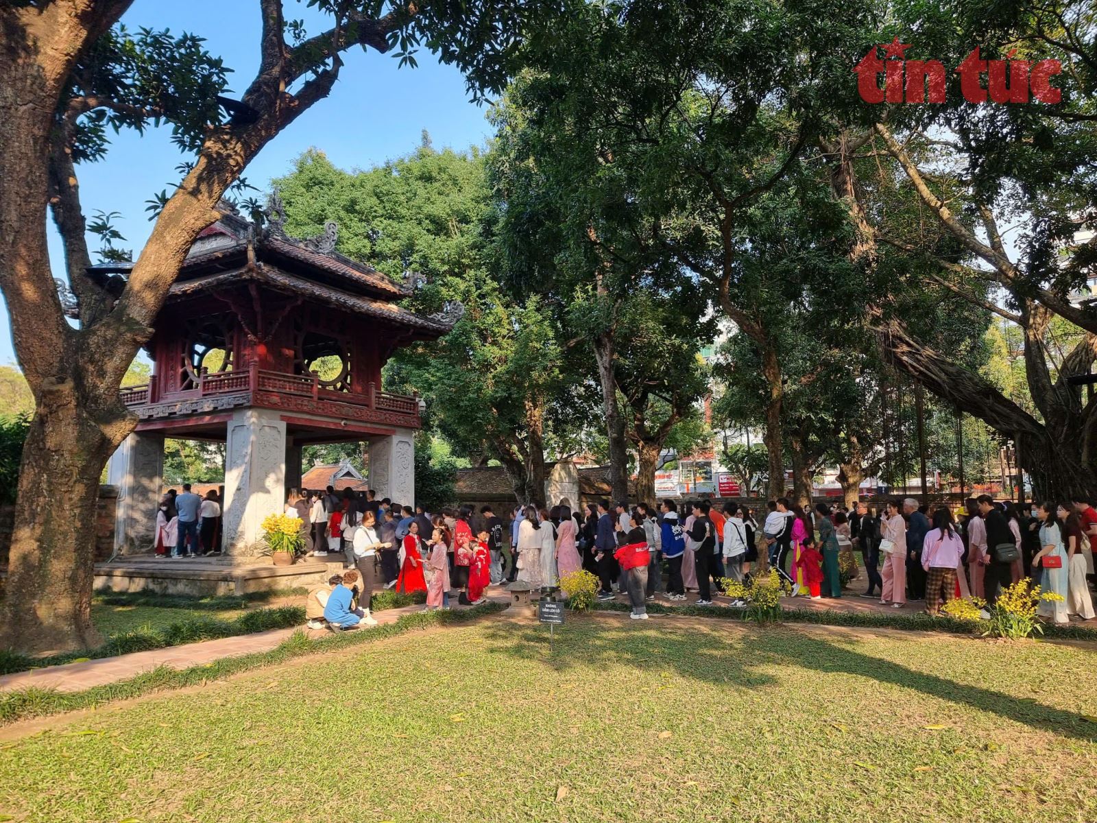 vanmieu2002262-1777596049470-17775960503572113655458-1 Sẽ kiến nghị hoán đổi lịch làm việc để Ngày Văn hoá Việt Nam 24/11 được nghỉ 4 ngày- Ảnh 1.
