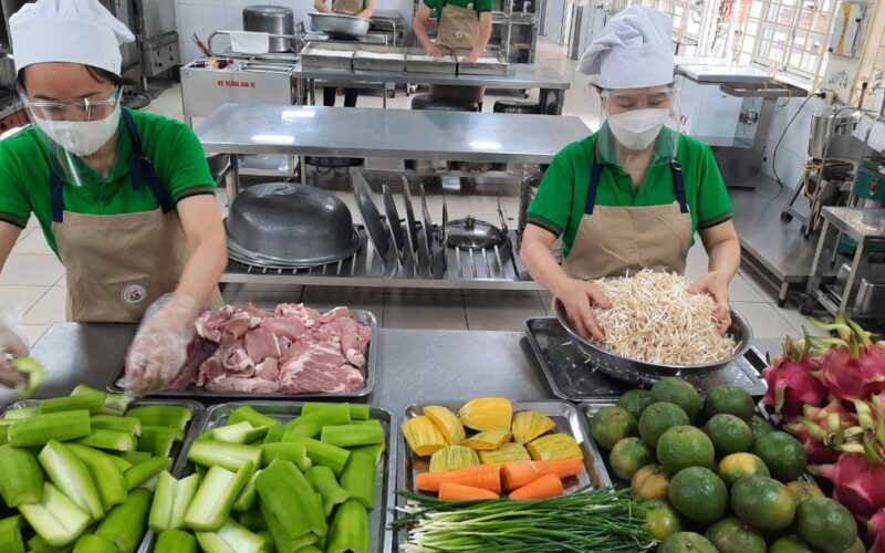 Cách đảm bảo an toàn thực phẩm cho học sinh trong ngày hè