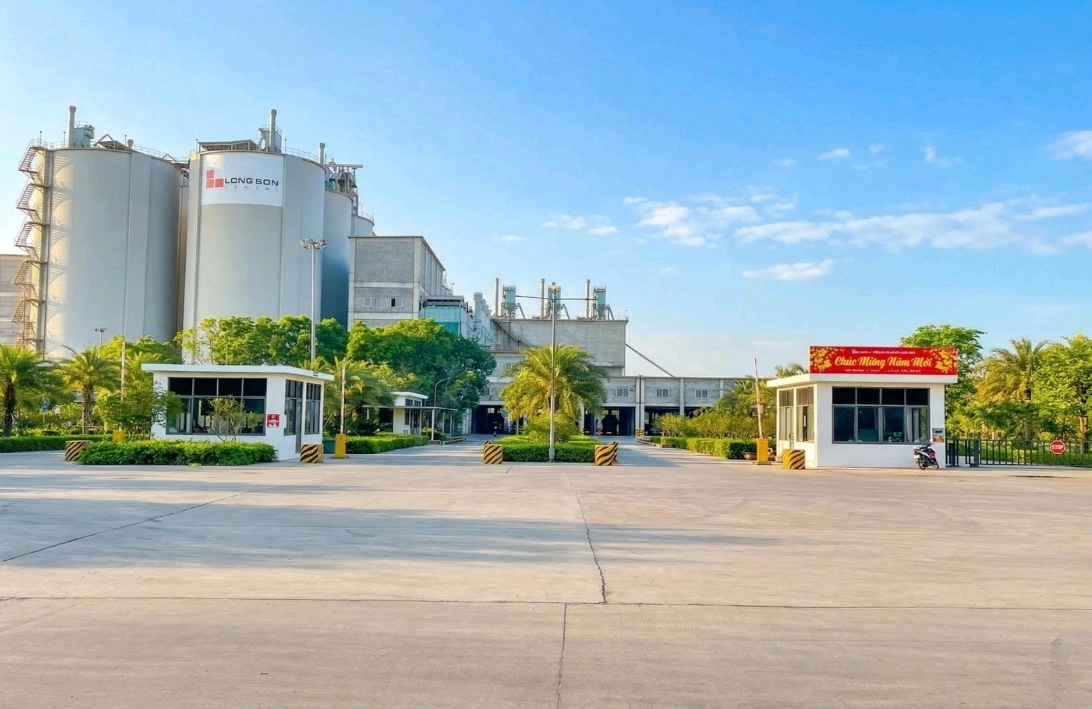 Công ty xi măng Long Sơn chào mừng ngày Giải phóng miền Nam 30/4 và Quốc tế lao động- Ảnh 1. Công ty xi măng Long Sơn chào mừng ngày Giải phóng miền Nam 30/4 và Quốc tế lao động- Ảnh 1.