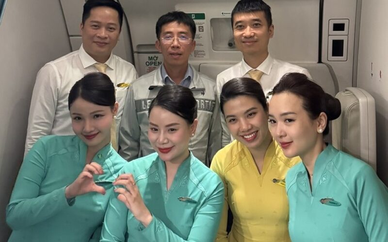 Giữa tầng mây của chặng bay Hà Nội – Paris, bác sĩ Bạch Mai kịp thời cứu hành khách