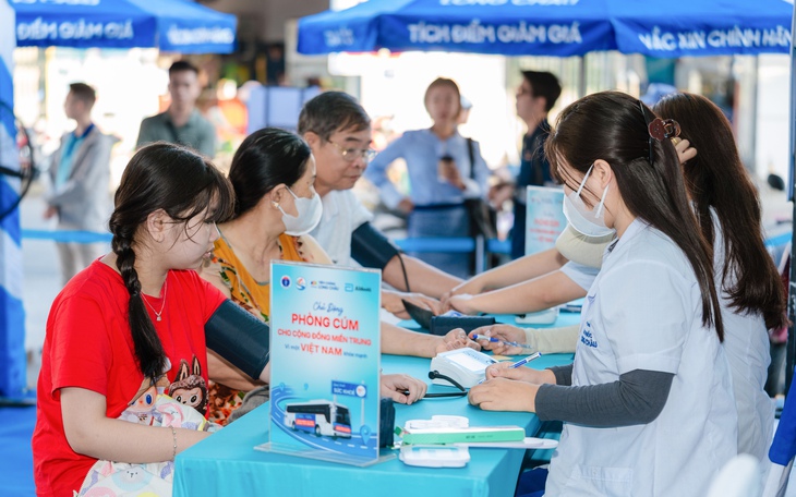 Chuỗi chương trình tiêm phòng cúm miễn phí quy mô tại miền Trung: Hàng ngàn liều vắc xin từ vì sức khỏe cộng đồng