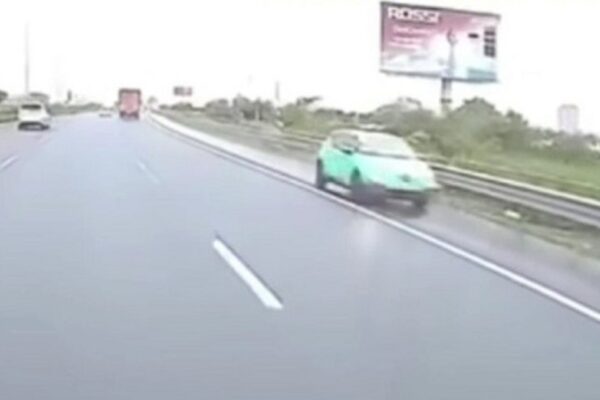 Xử phạt 35 triệu đồng tài xế taxi công nghệ đi ngược chiều trên tuyến cao tốc Pháp Vân – Cao Bồ