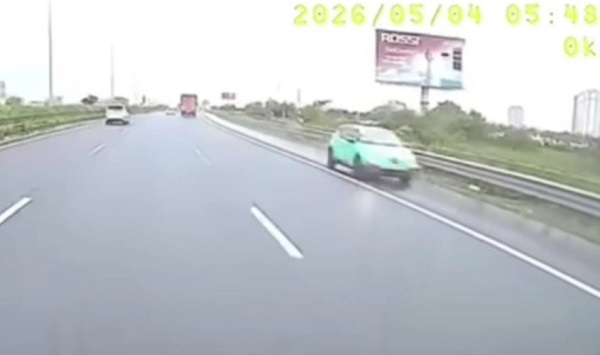 Xử phạt 35 triệu đồng tài xế taxi công nghệ đi ngược chiều trên tuyến cao tốc Pháp Vân - Cao Bồ- Ảnh 1.