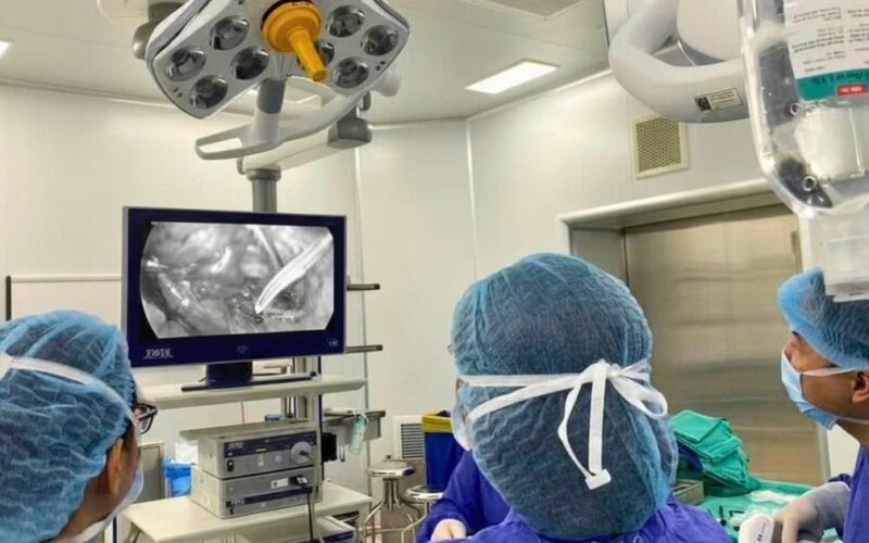 Vinmec xử lý thành công khối lạc nội mạc tử cung áp xe, chèn ép thận ở nữ bệnh nhân Gen Z