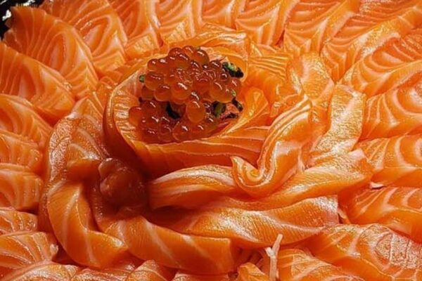 Ăn cá hồi sống hay chín tốt hơn cho sức khỏe?