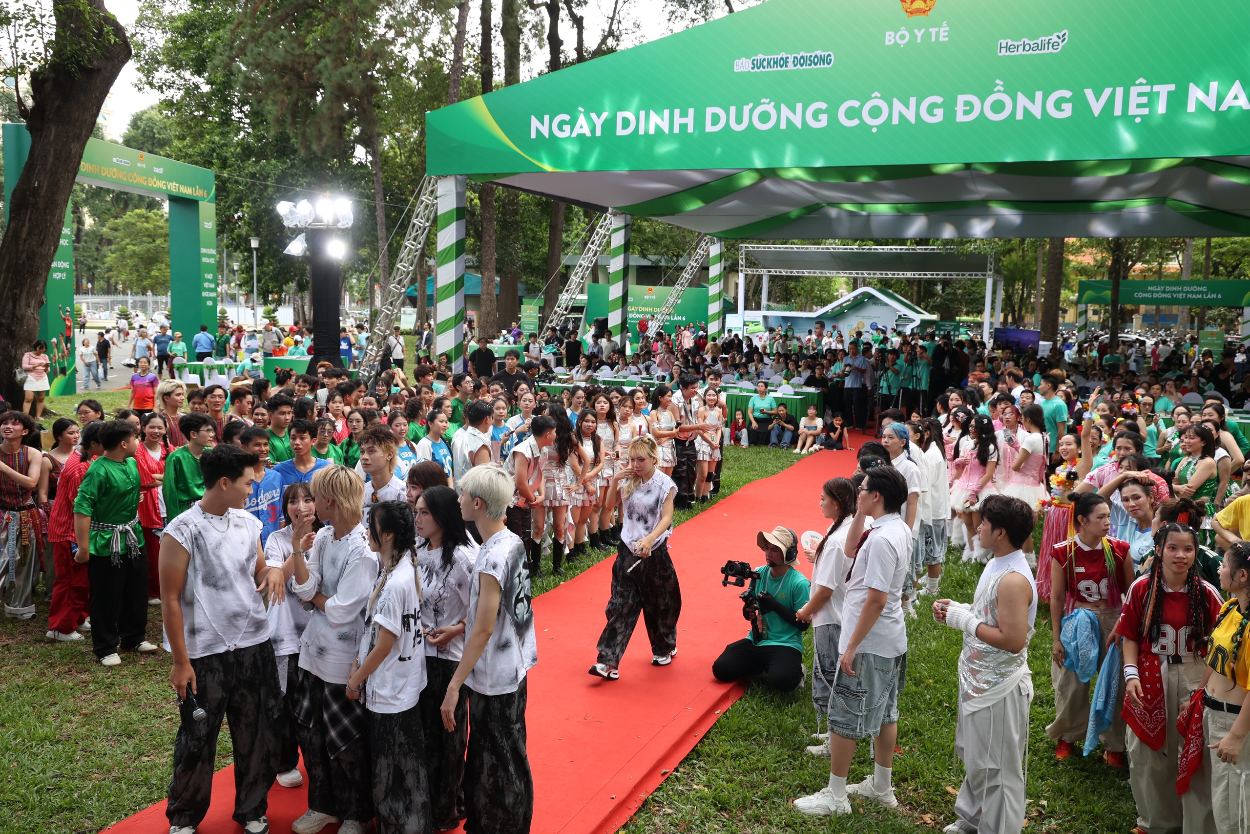cacdoithivahangnghinnguoidannonucthamdu-17798529708001844025206 Herbalife Việt Nam bền bỉ đồng hành cùng Ngày Dinh dưỡng cộng đồng Việt Nam Lần 6- Ảnh 2.