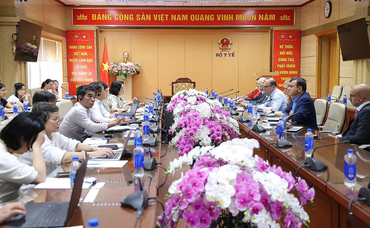 Thứ trưởng Nguyễn Thị Liên Hương tiếp, làm việc với đoàn công tác Nhóm phụ trách Quốc gia của Quỹ Toàn cầu- Ảnh 5.