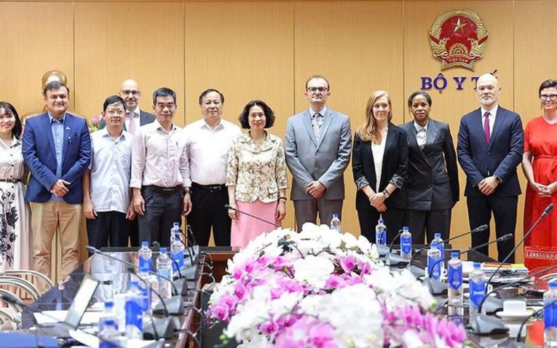 Thứ trưởng Nguyễn Thị Liên Hương tiếp, làm việc với đoàn công tác Nhóm phụ trách Quốc gia của Quỹ Toàn cầu