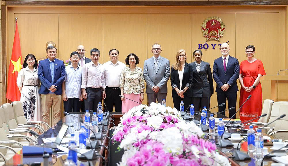 Thứ trưởng Nguyễn Thị Liên Hương tiếp, làm việc với đoàn công tác Nhóm phụ trách Quốc gia của Quỹ Toàn cầu- Ảnh 6.