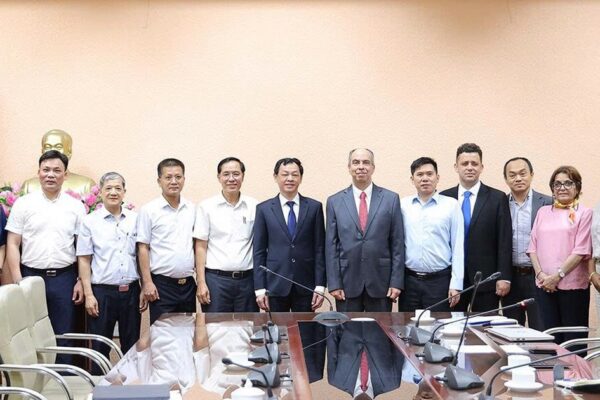 Thứ trưởng Nguyễn Tri Thức tiếp, làm việc với Đại sứ Đặc mệnh toàn quyền nước Cộng hòa Cuba tại Việt Nam