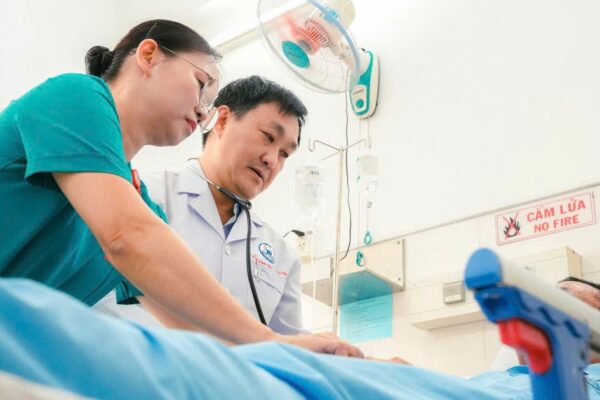 Cứu sống nam shipper bị đâm xuyên tim, thủng phổi trái tại TPHCM