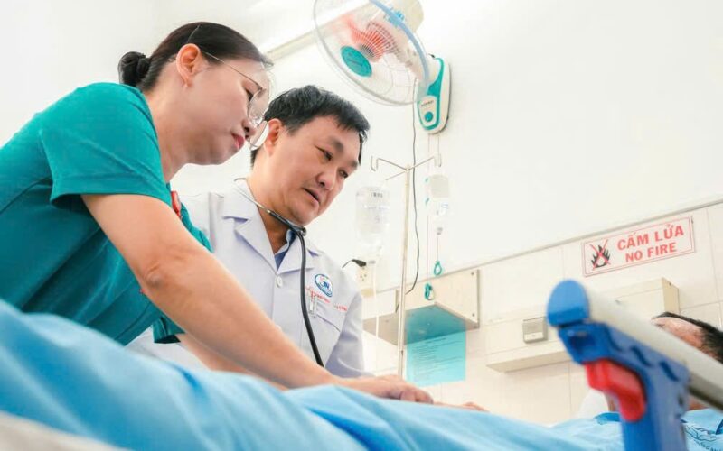 Cứu sống nam shipper bị đâm xuyên tim, thủng phổi trái tại TPHCM