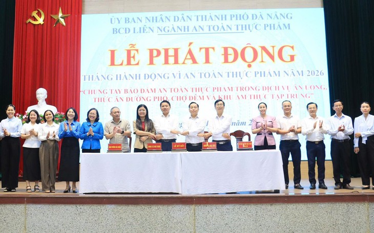 Bệnh viện Ung bướu Đà Nẵng đưa 2 phòng mổ hiện đại vào hoạt động- Ảnh 2.