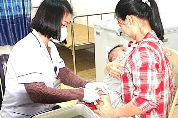 Hà Tĩnh giữ vững ‘lá chắn miễn dịch’ từ những mũi tiêm