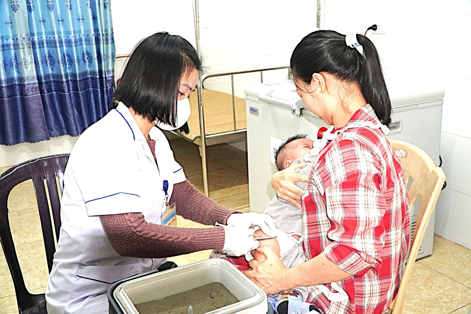 Hà Tĩnh giữ vững 'lá chắn miễn dịch' từ những mũi tiêm- Ảnh 3.