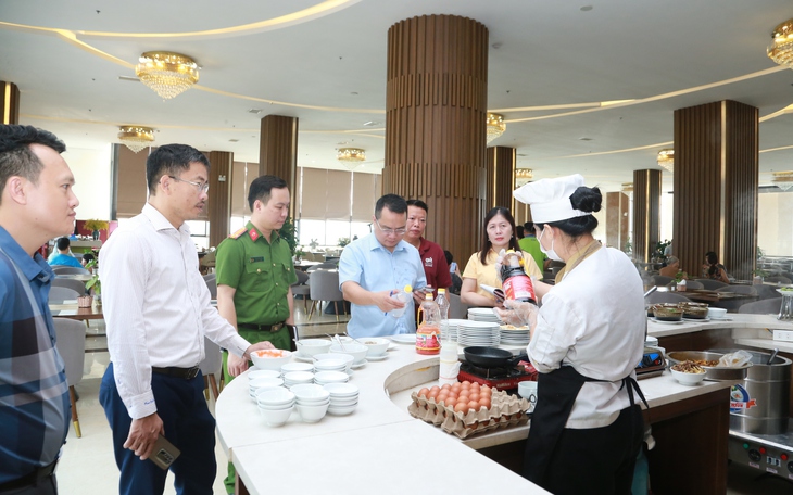 Phát hiện kiến trên khay chế biến bánh mỳ: Đoàn liên ngành tỉnh Nghệ An kiên quyết xử lý sai phạm- Ảnh 3.