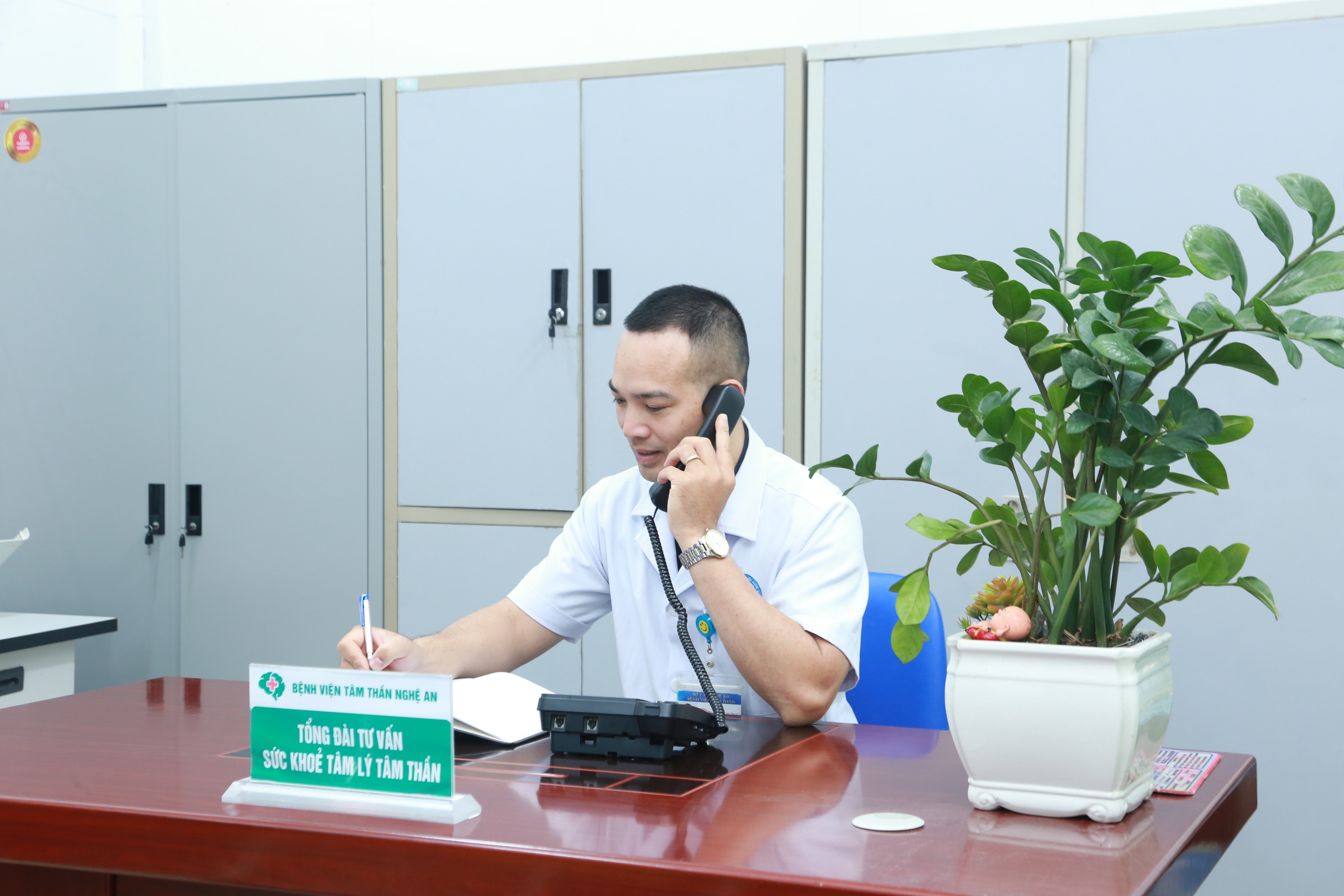 Tổng đài tư vấn tâm lý - tâm thần ở Nghệ An: Kết nối sớm, ngăn ngừa bệnh nặng- Ảnh 4.