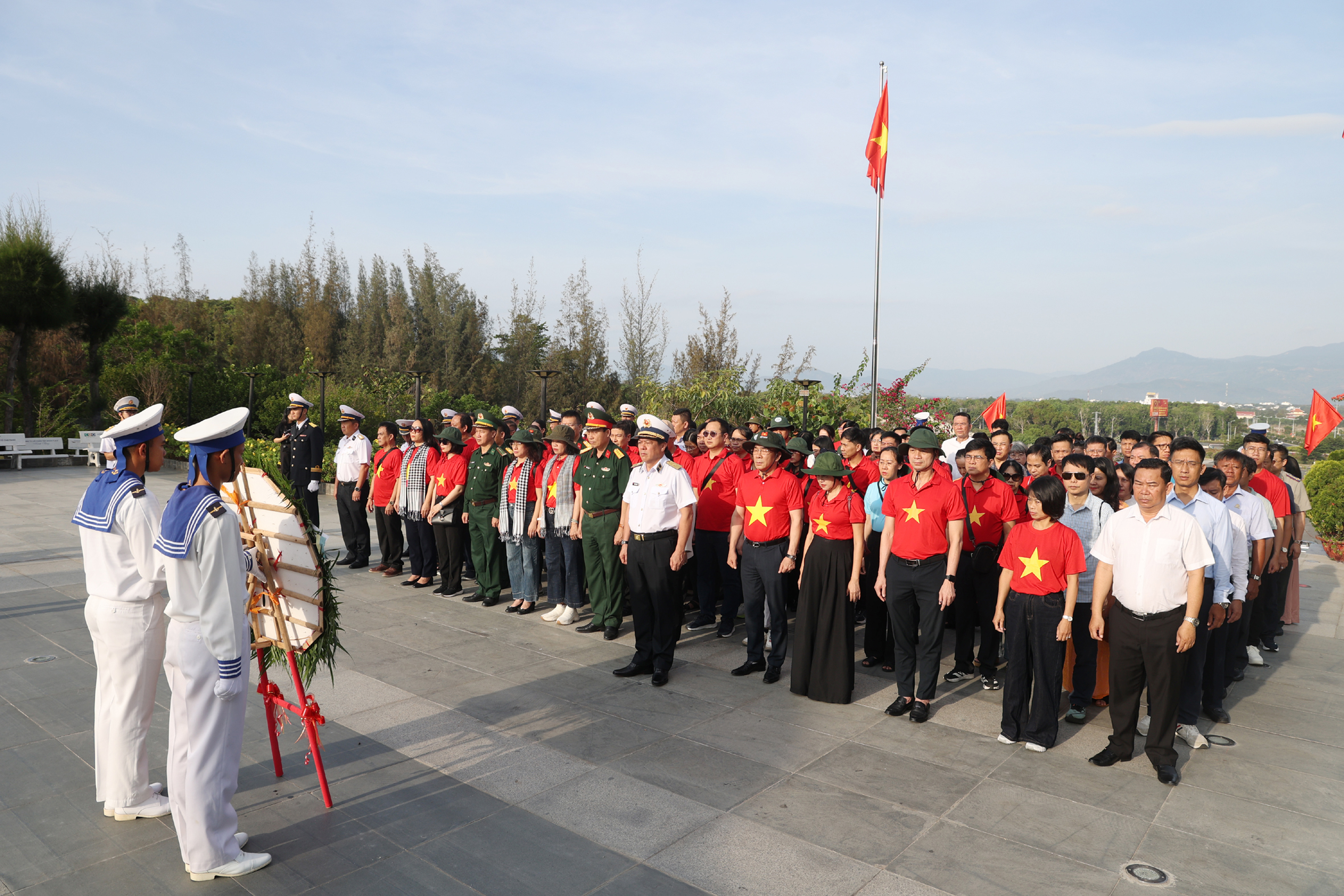 Đoàn Đại biểu Bộ Y tế sẵn sàng lên đường thăm cán bộ, chiến sĩ, nhân dân Trường Sa và nhà giàn DK1- Ảnh 12.